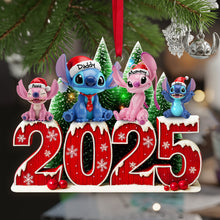 Load image into Gallery viewer, Adorable Alien Family Ornament - A Heartwarming Personalized Christmas Gift for Families Ornament PopCulturePrints
